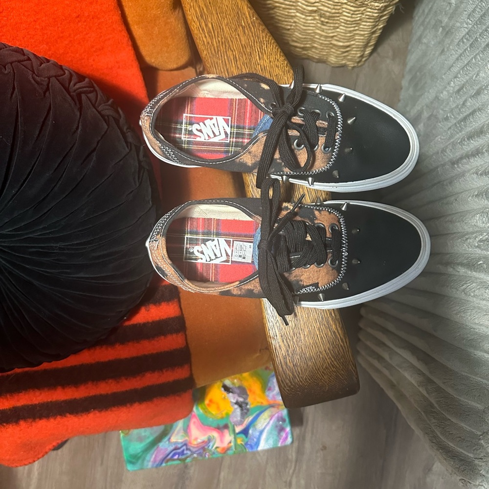 unisex VANs size 6 1/2 mens or 8 womens , black, leopard, plaid , & spiked - Picture 7 of 8